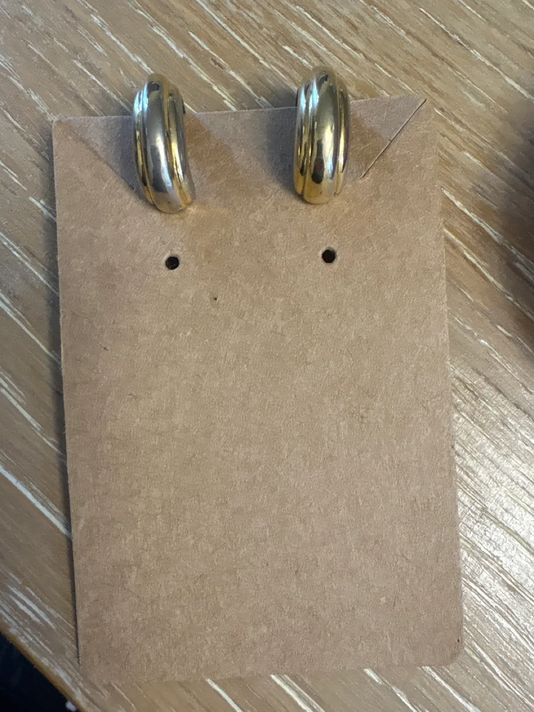 Vintage Gold Tone Clip-On Earrings thumbnail