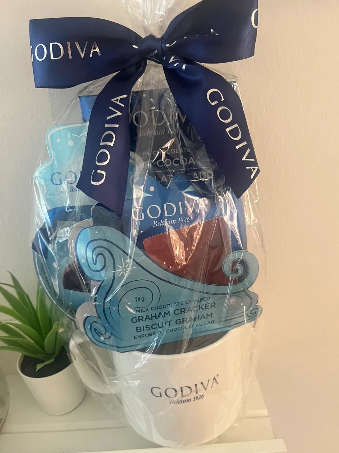 Godiva Gift Set with Mug & Chocolates thumbnail