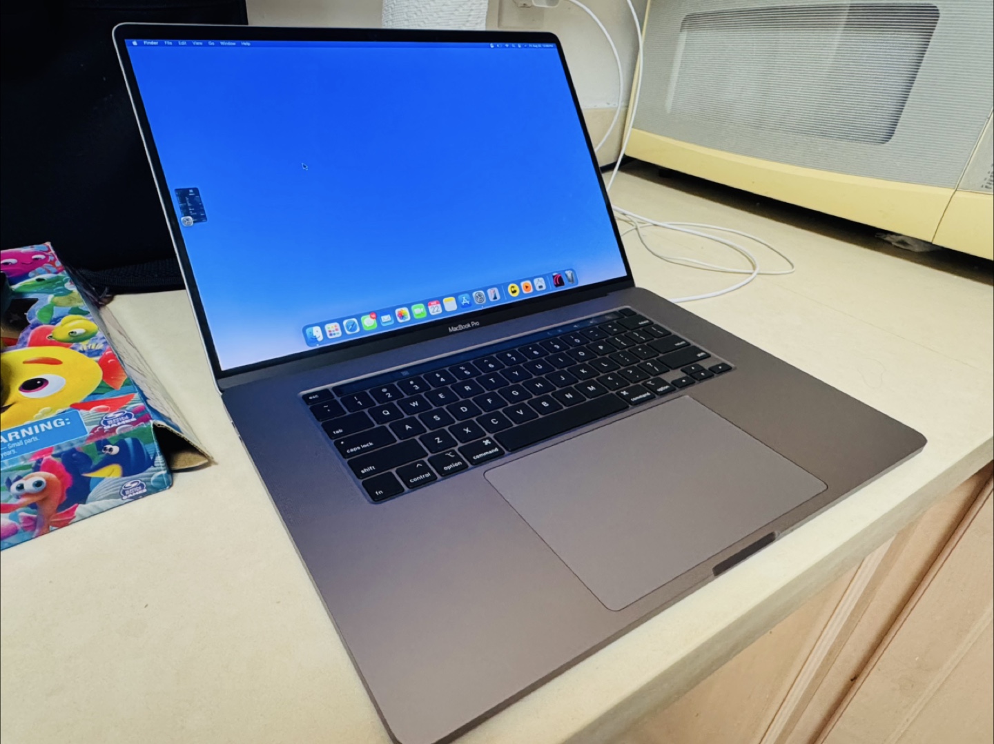 Apple mac book pro i9 - photo 2