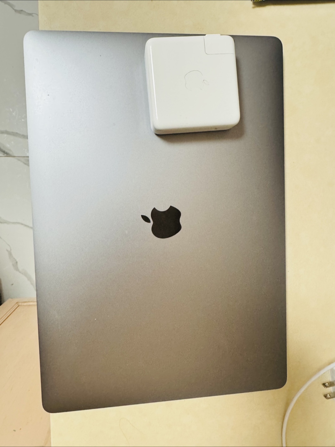 Apple mac book pro i9