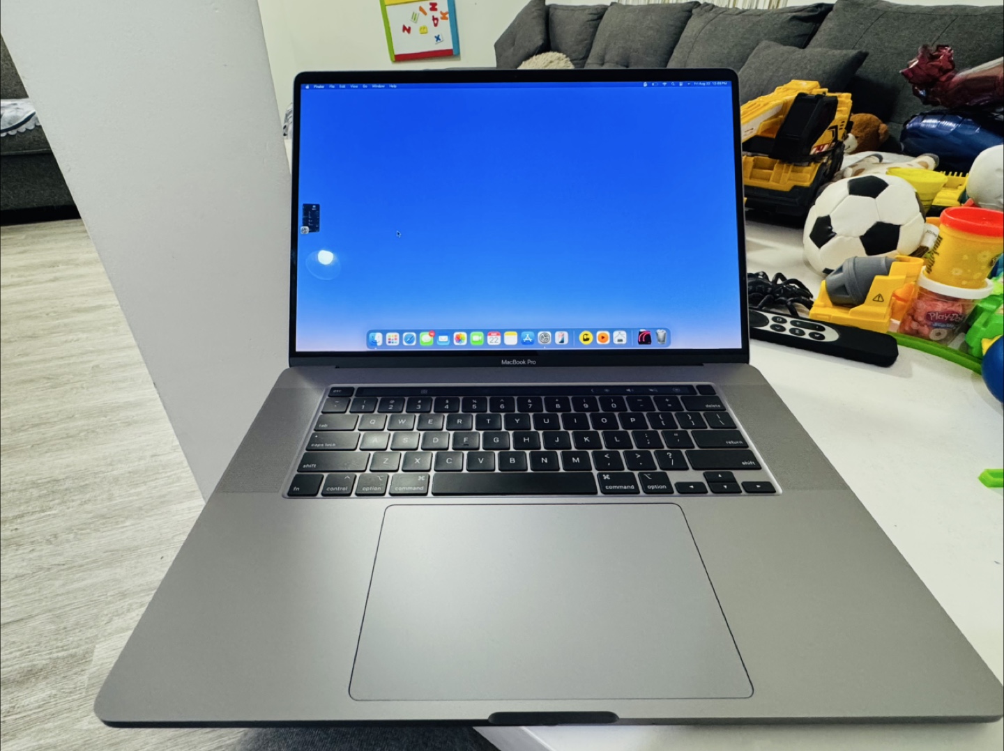 Apple mac book pro i9 - photo 3