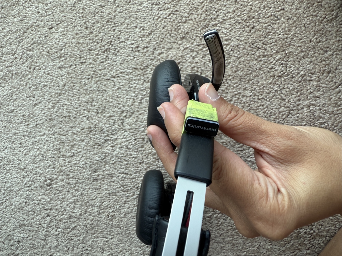 Plantronics Wireless Headset with Mic – Great Condition - photo 3