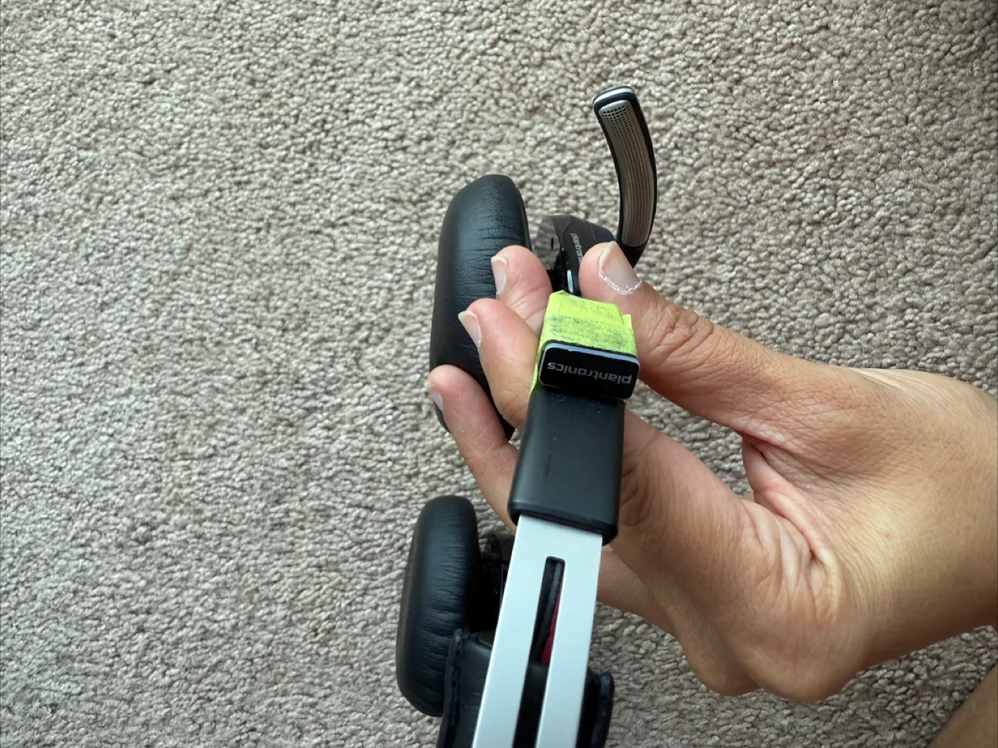 Plantronics Wireless Headset with Mic – Great Condition image indicator(3)