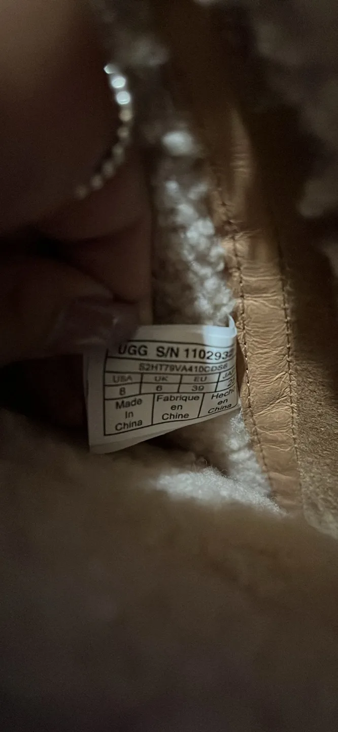 UGG Boots, Size 8 image indicator(4)