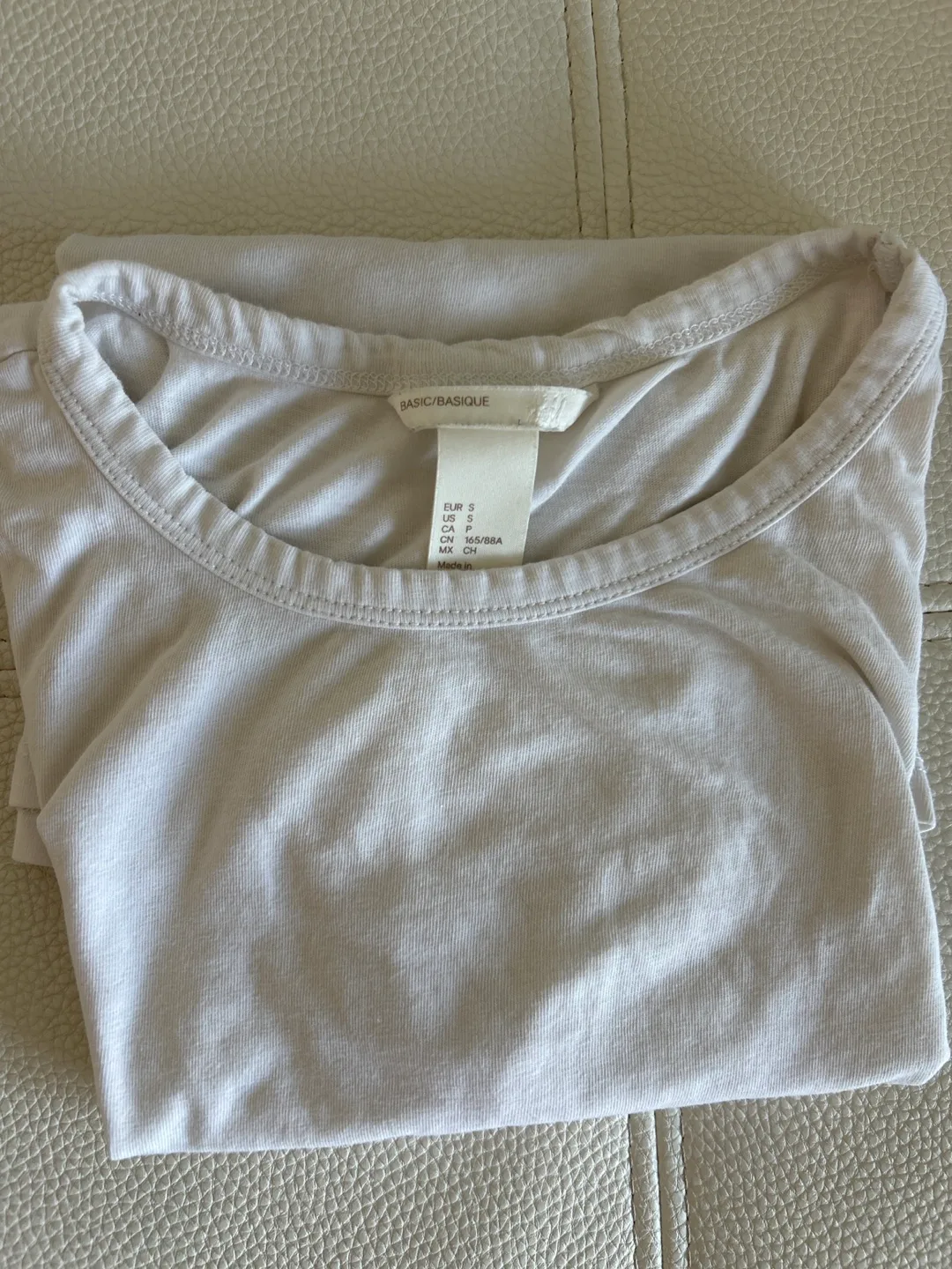 H&M Basic/Basique White T-Shirt - Size S thumbnail