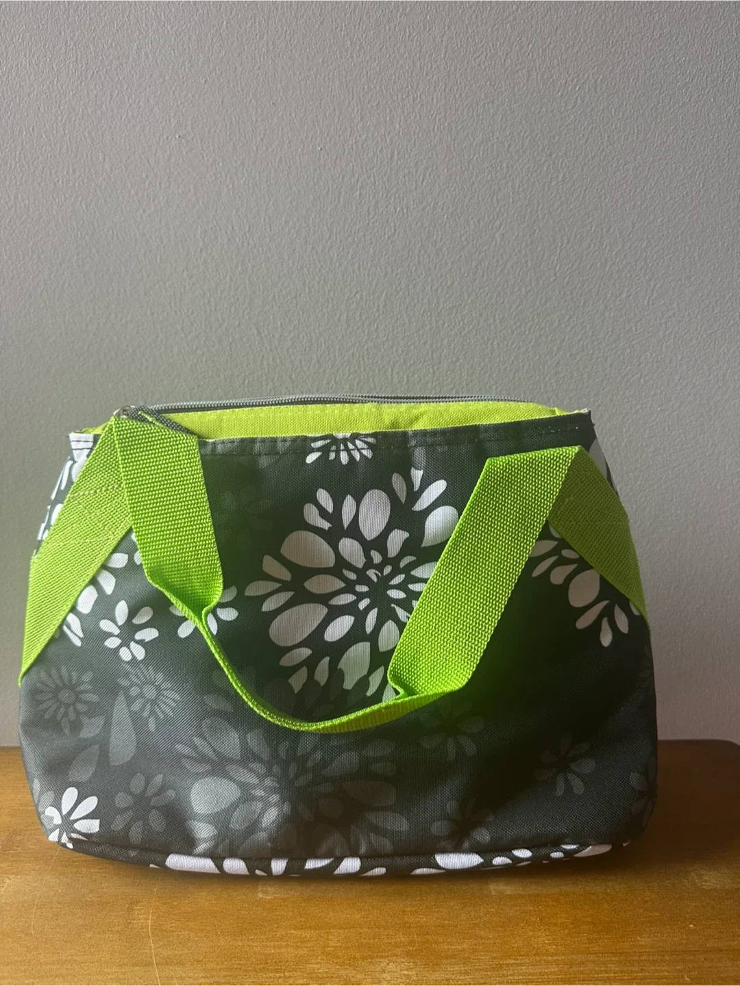 #FreeCycle Floral Insulated Lunch Bag thumbnail