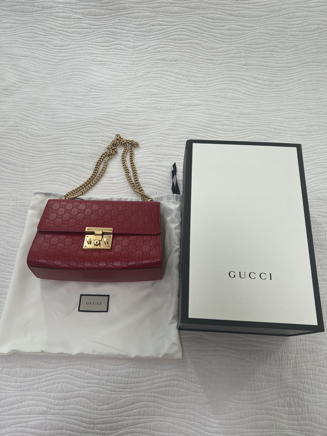 Gucci Signature Padlock Chain Shoulder Bag - Red Leather