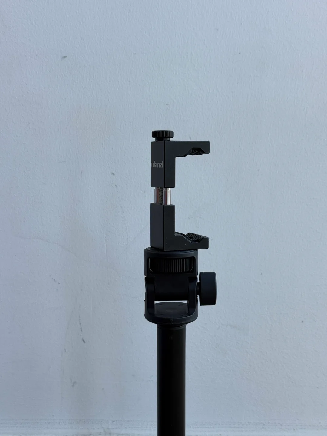 Ulanzi Tripod / Selfie Stick with Bluetooth Remote image indicator(3)