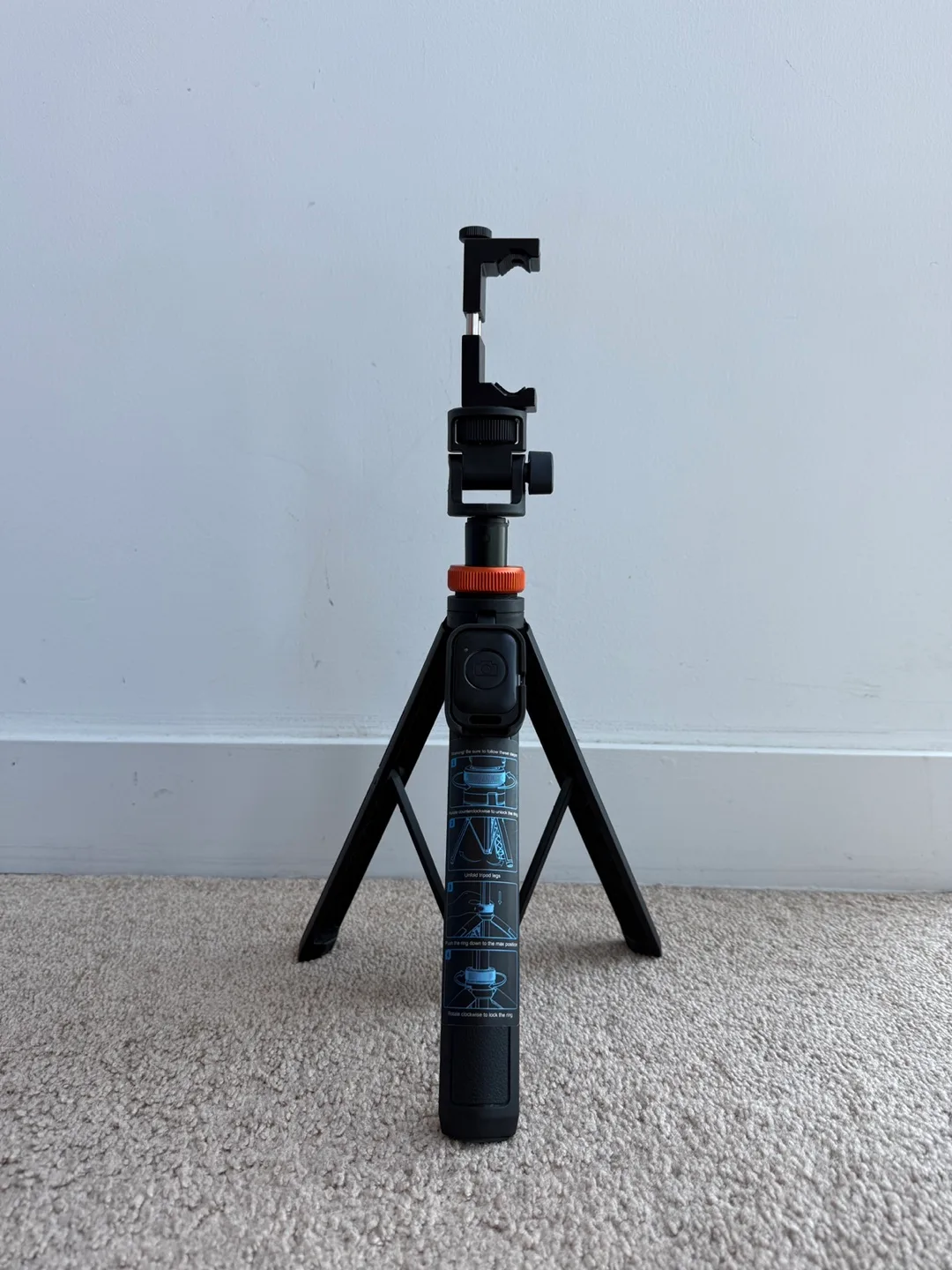 Ulanzi Tripod / Selfie Stick with Bluetooth Remote image indicator(2)