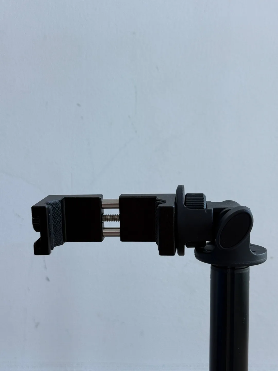 Ulanzi Tripod / Selfie Stick with Bluetooth Remote image indicator(4)