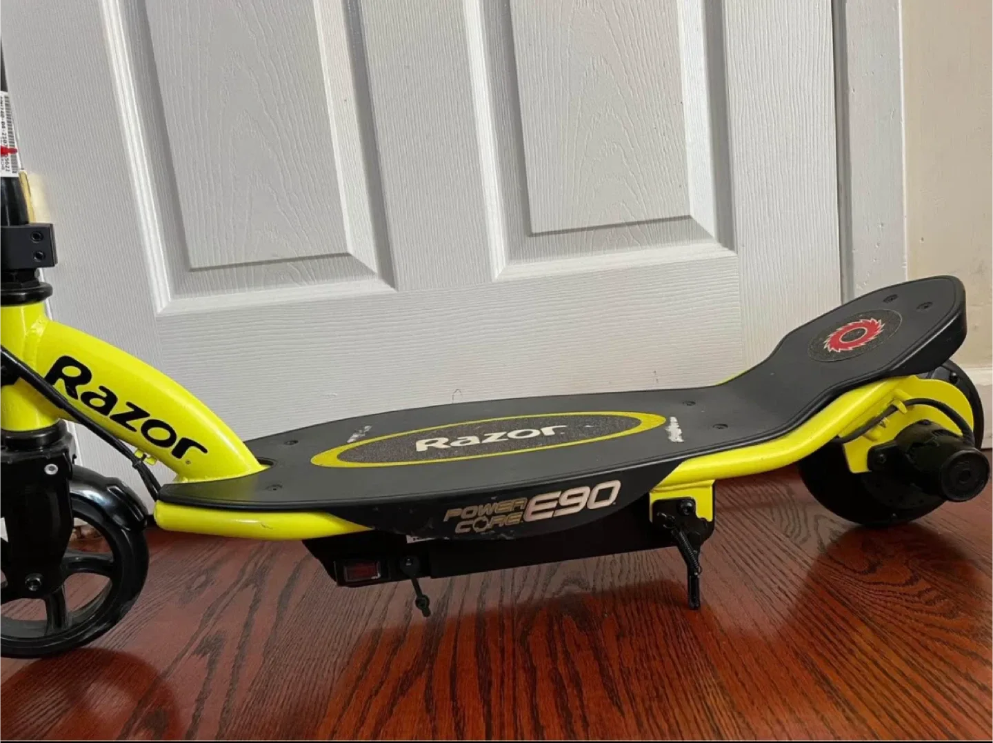 Razor Power Core E90 Electric Scooter - Yellow image indicator(2)