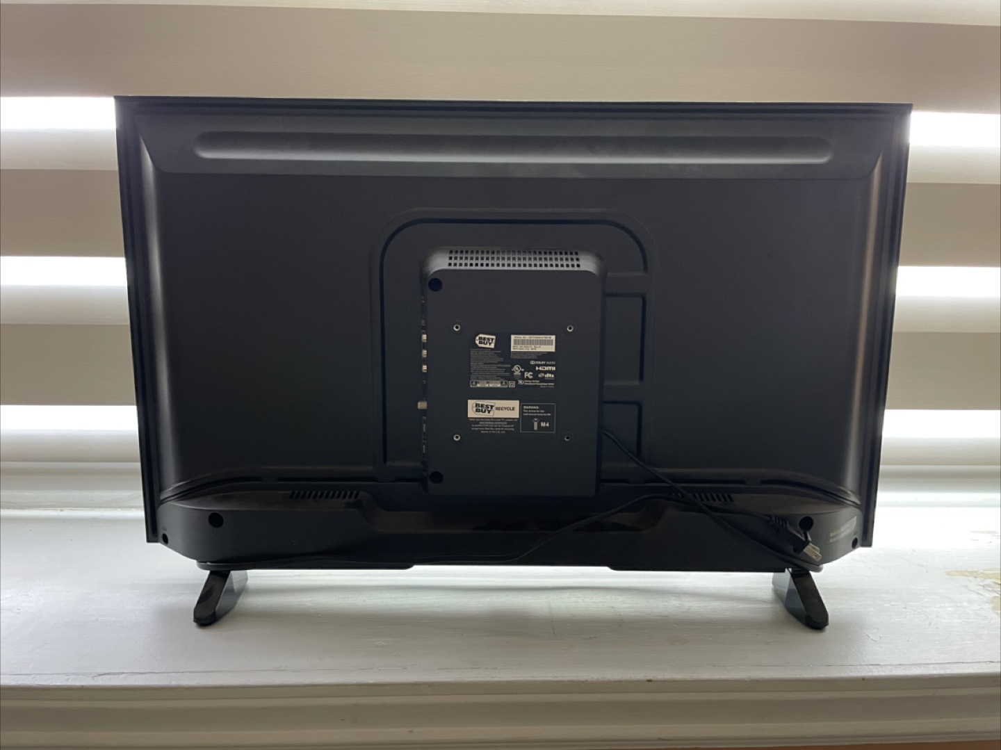 Toshiba LCD TV 28Inch - photo 4