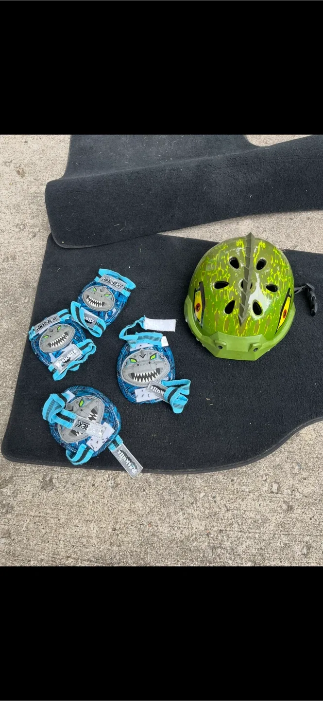 ReSkulz Rex Skateboard Helmet & Pads