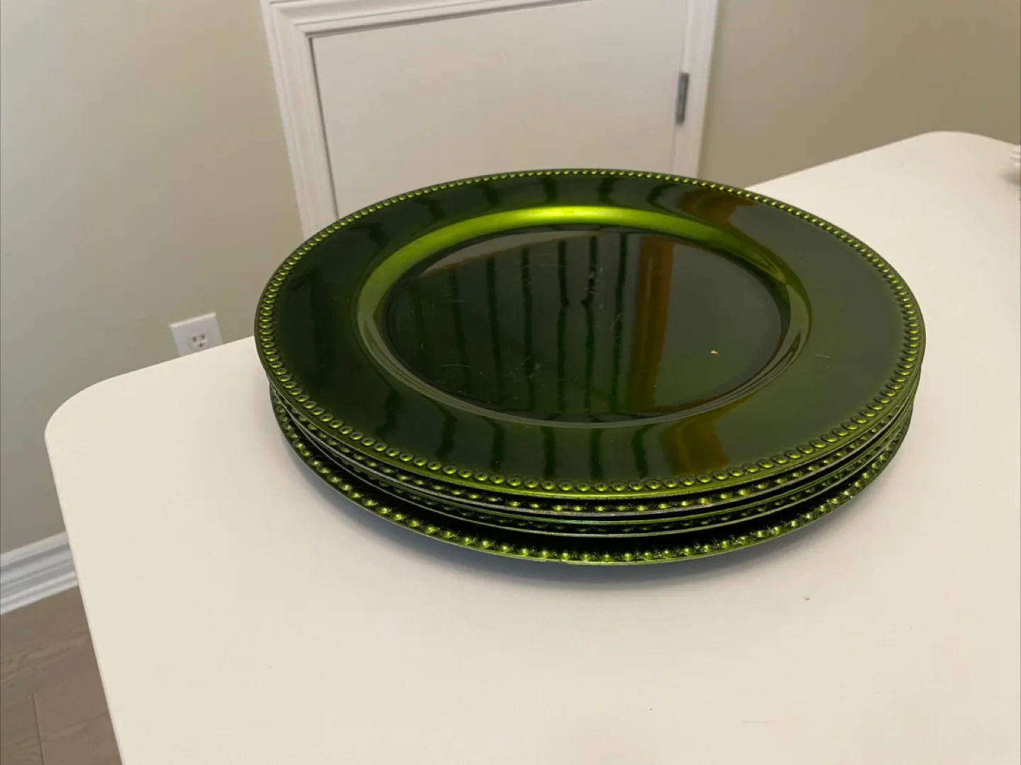 Green Charger Plates (Set of 4) thumbnail