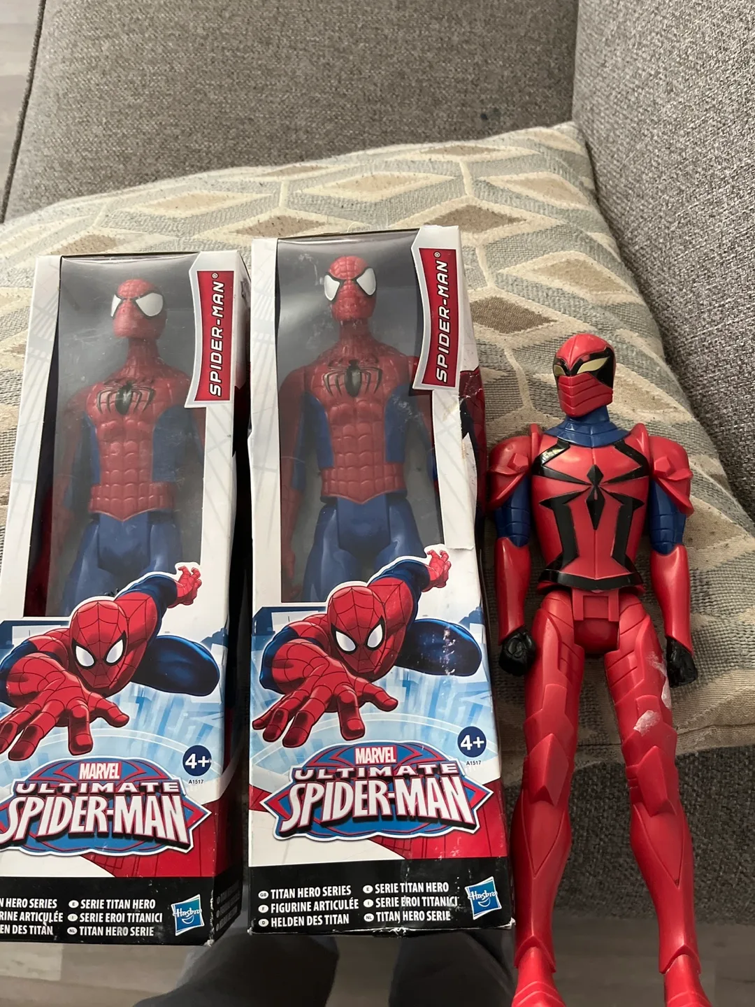 Marvel Ultimate Spider-Man Titan Hero Figures thumbnail