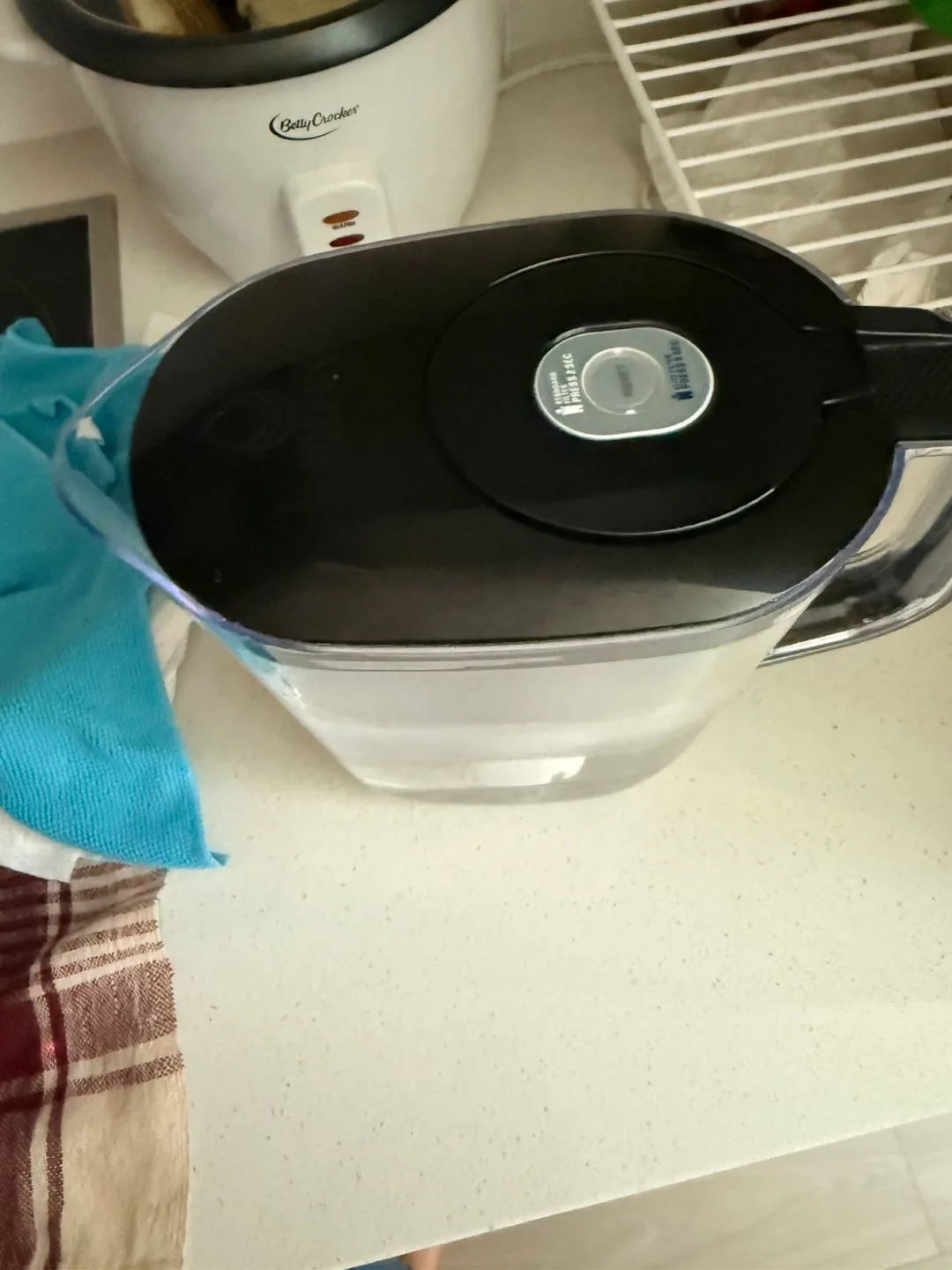 Brita Water Filter Pitcher - Black image indicator(2)