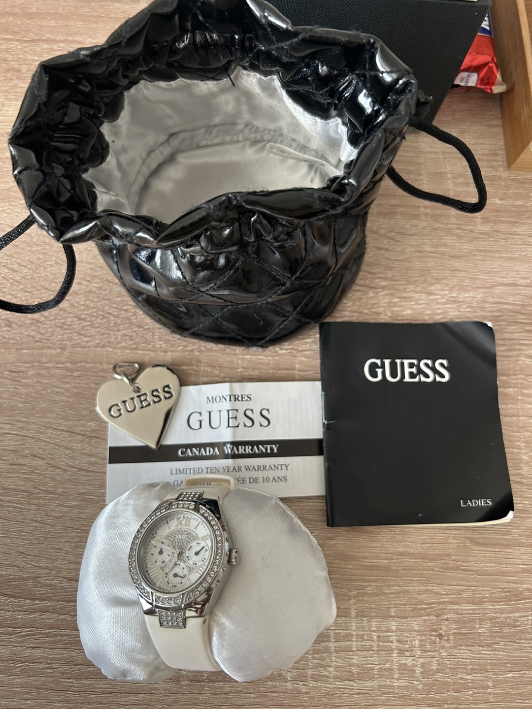 Guess Ladies Watch with Pouch - photo 2