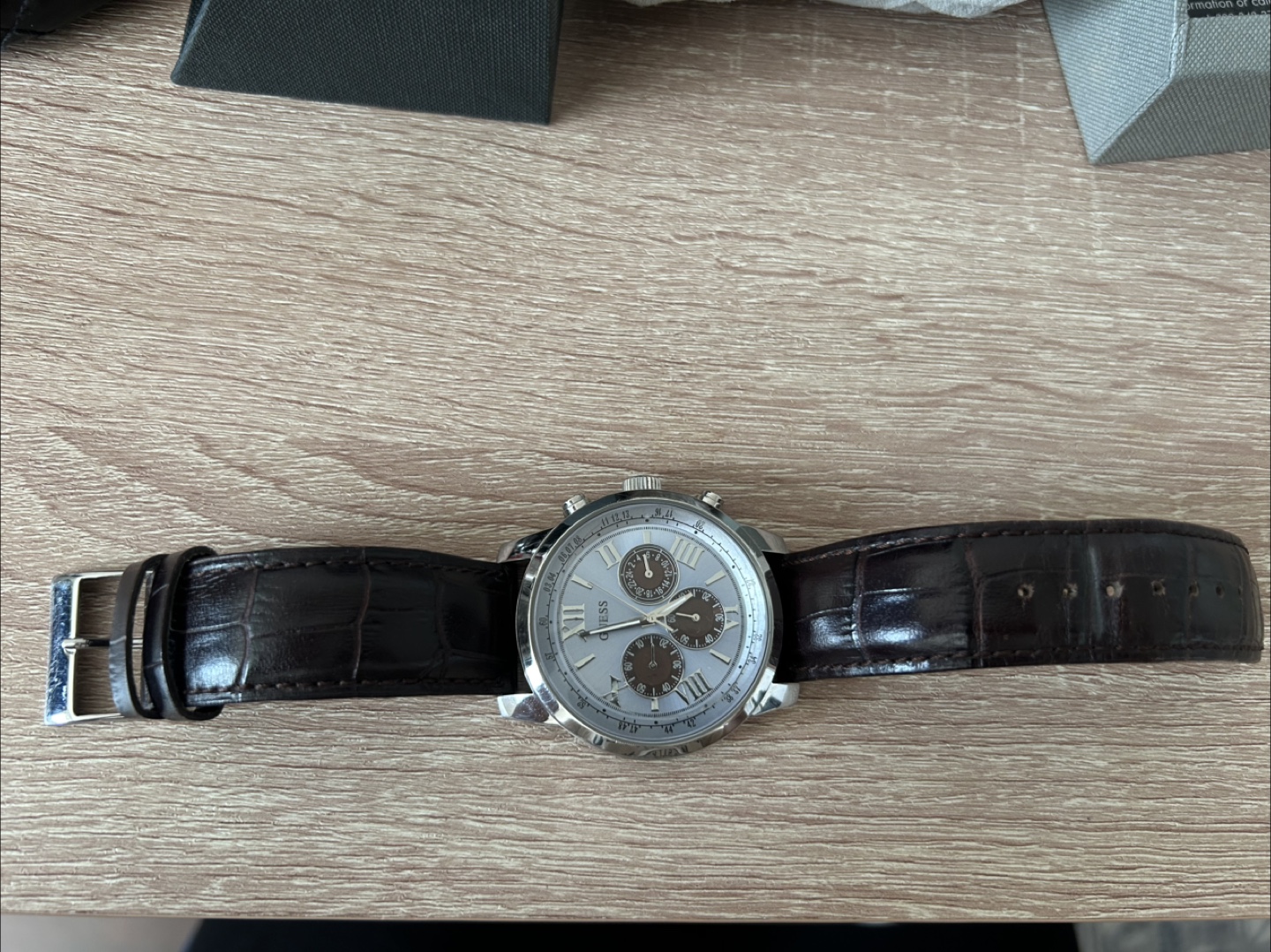 Guess Men's Watch with original box - photo 2