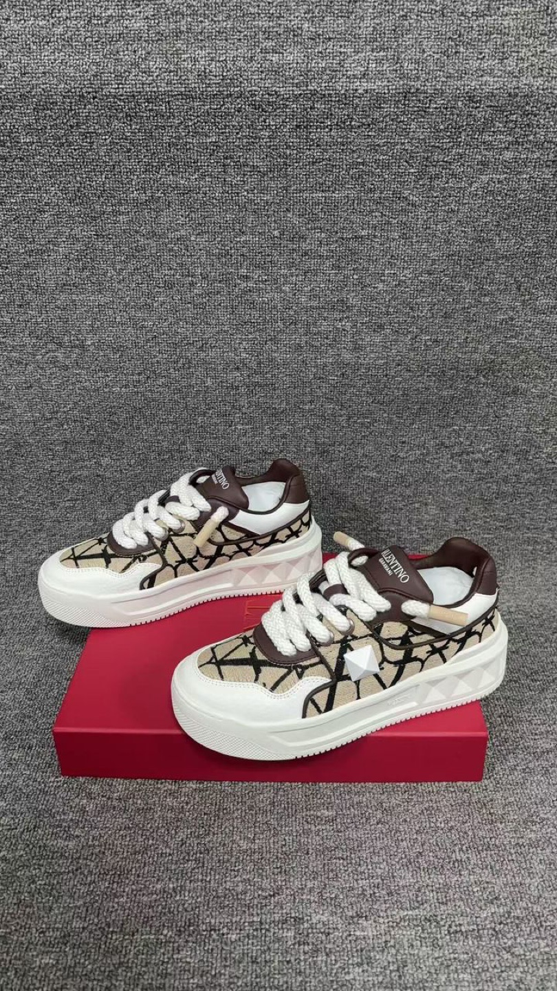 Valentino Garavani Sneakers - photo 2