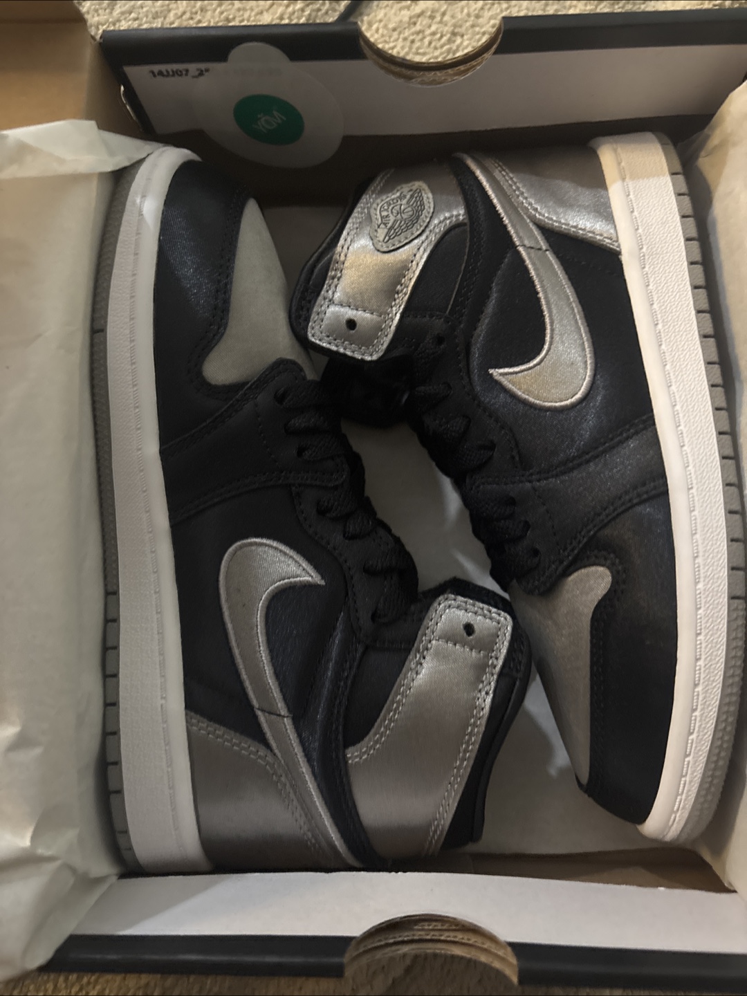 Jordan 1 Retro High OG (PS) Black/Medium Grey - Size 2Y - photo 2