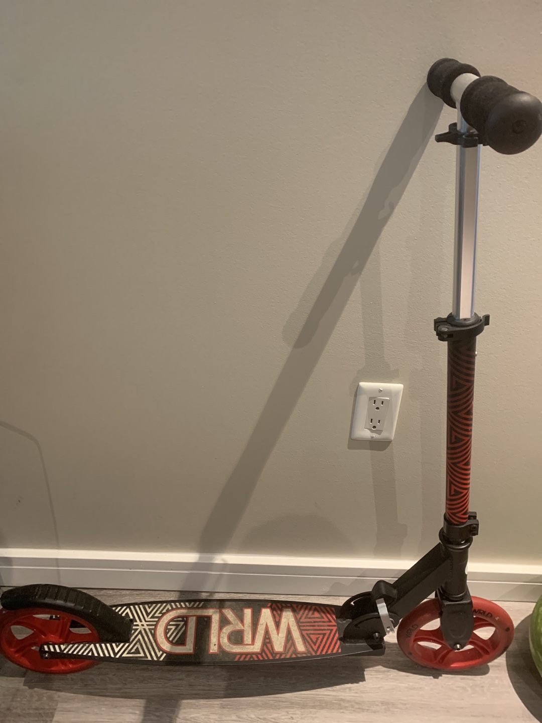 WRLD Scooter - Red and Black