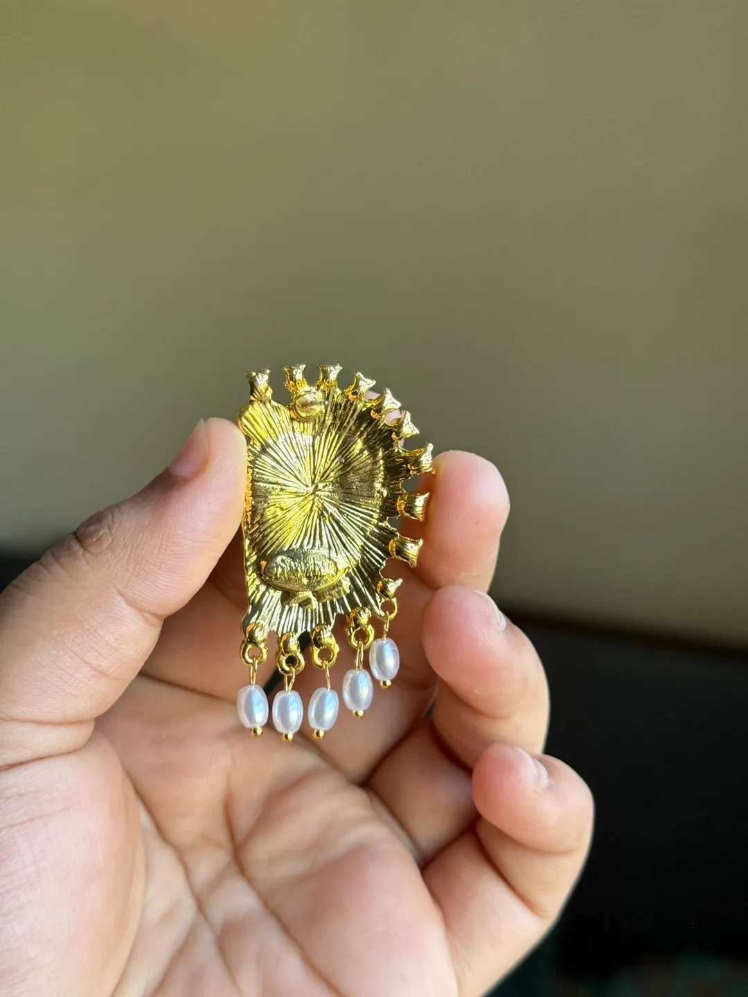 Schiaparelli Inspired pearl earrings image indicator(7)