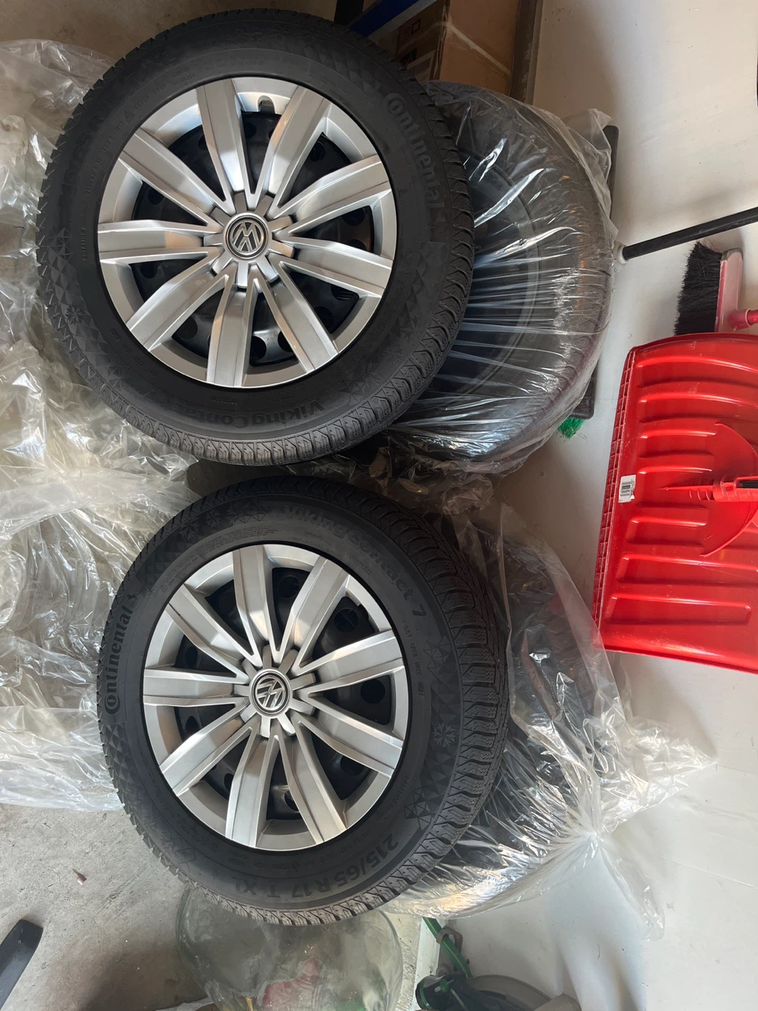 VW Tiguan Continental Winter Tires on Steel Rims with Hub caps - photo 5