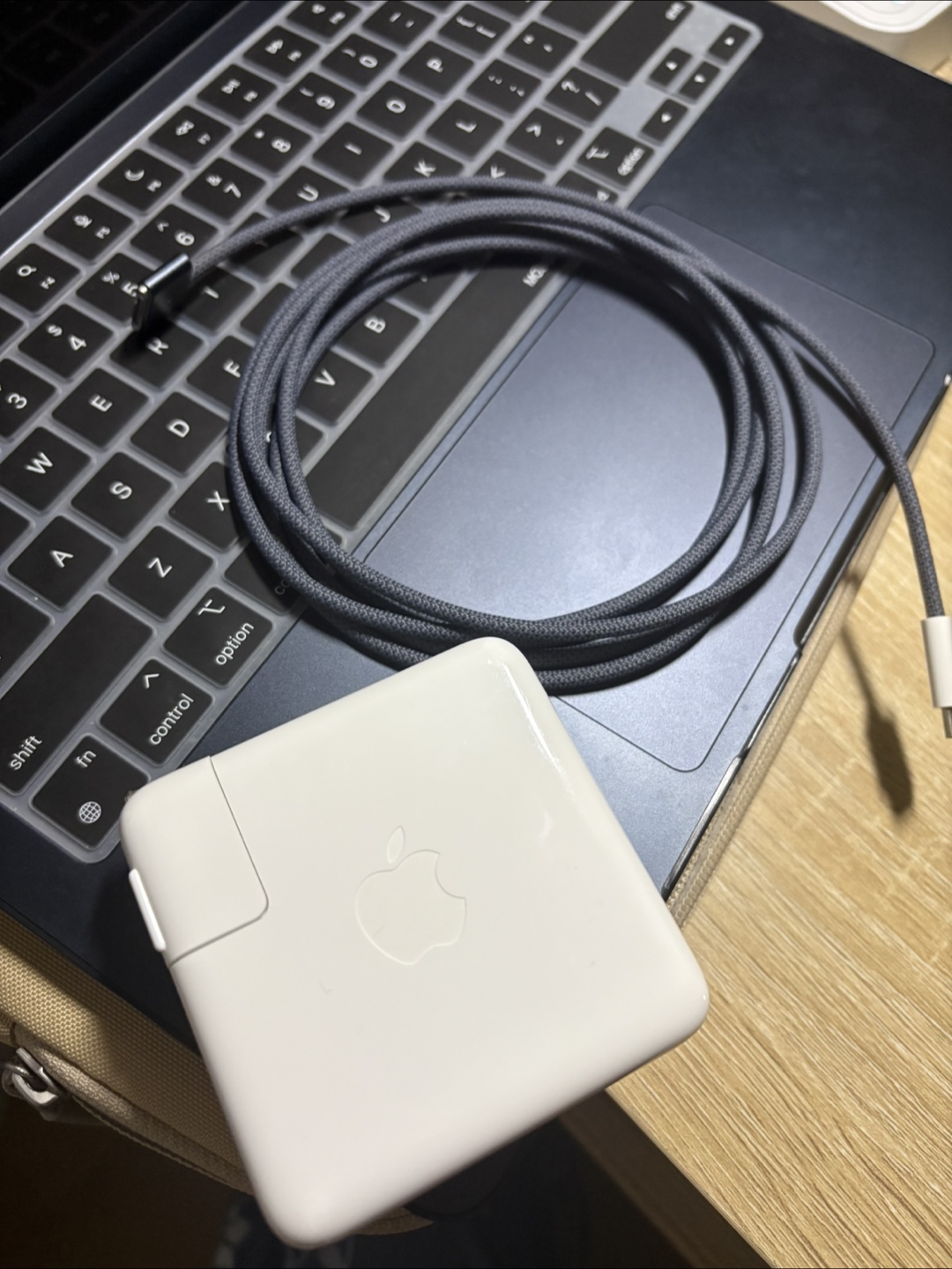 MacBook Air M2, 2022 - Excellent Condition - photo 2