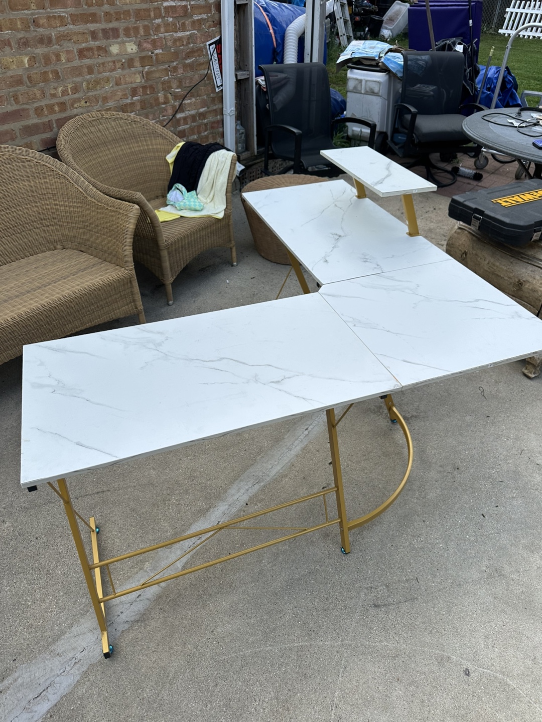 L-Shaped White & Gold Desk - photo 3