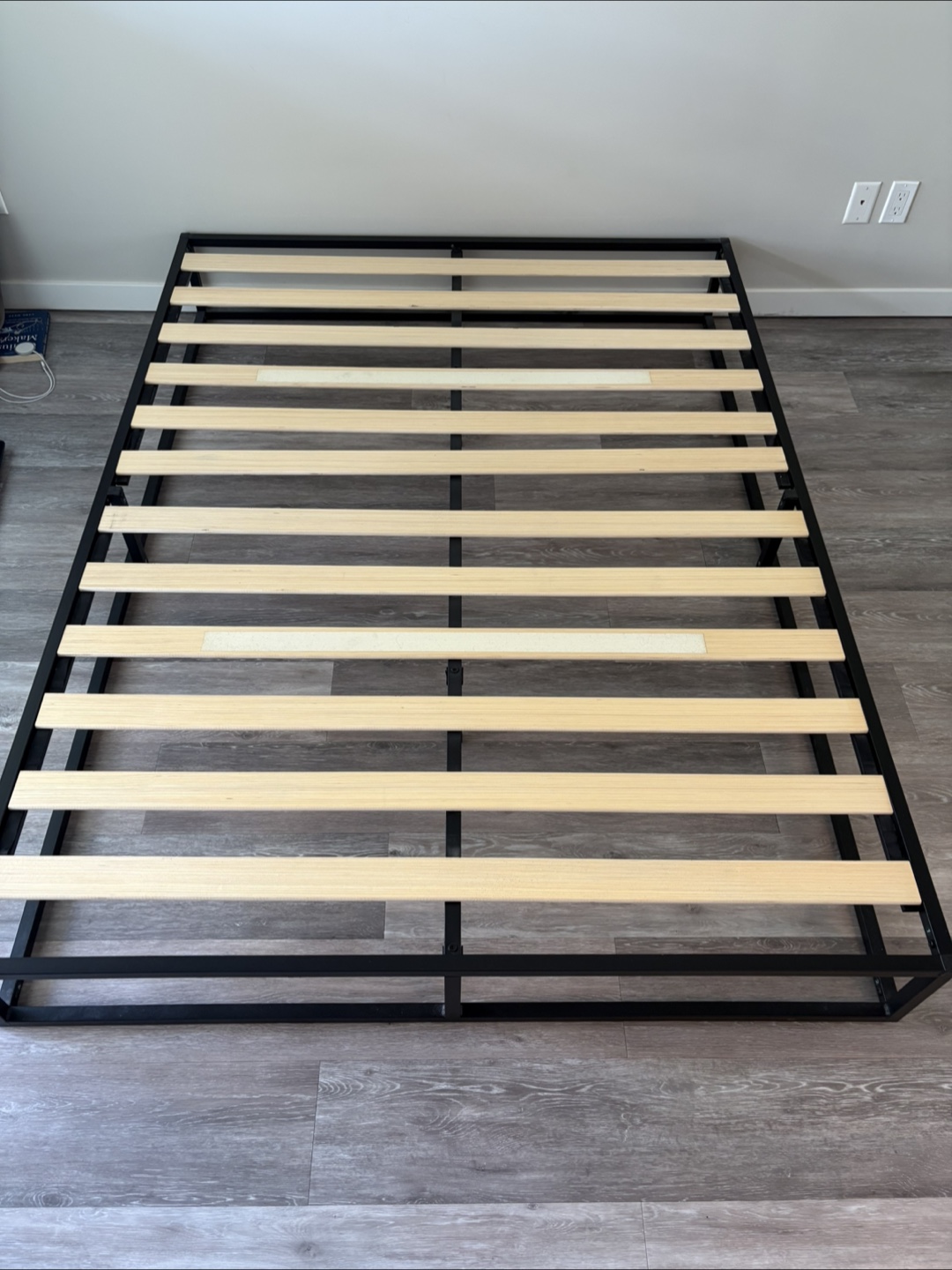 Queen Size Metal Bed Frame with Wooden Slats – 200x150x25 cm - photo 2