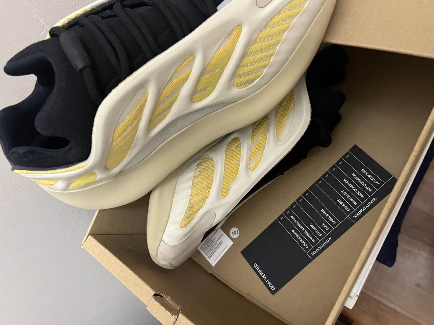 Yeezy 700 V3 Safflower SZ. 9.5 - photo 4