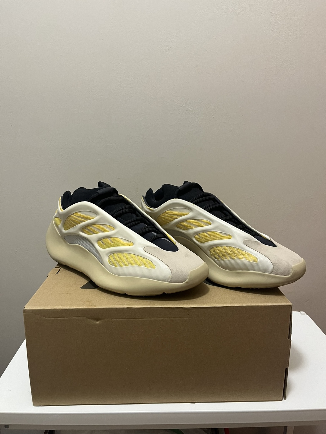 Yeezy 700 V3 Safflower SZ. 9.5 - photo 3