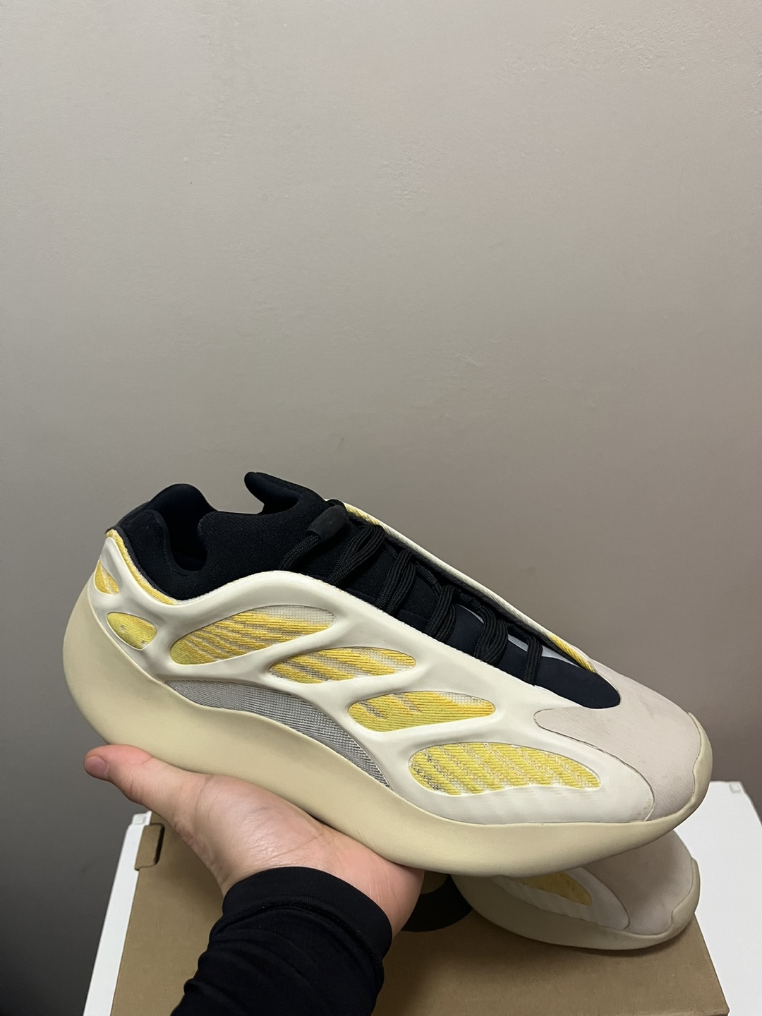 Yeezy 700 V3 Safflower SZ. 9.5 - photo 2