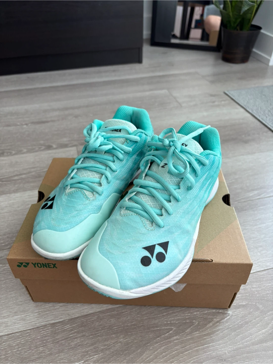 Yonex Aerus Z Badminton Shoes - Women's US 7