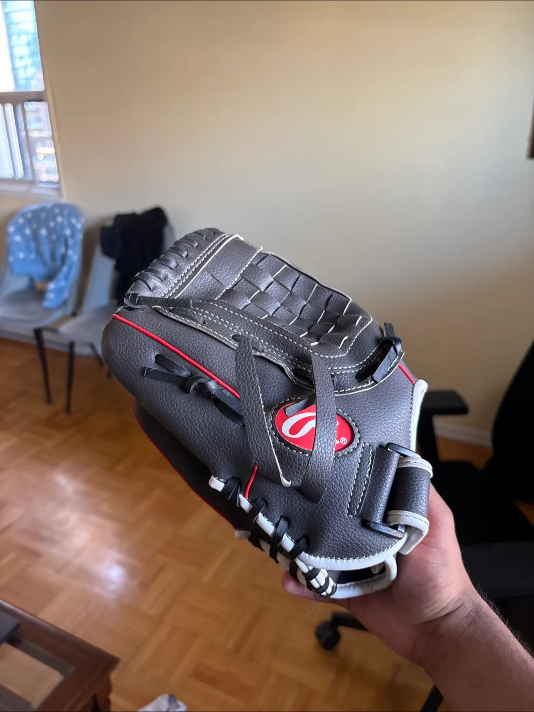 Rawlings Baseball Glove - Like New!