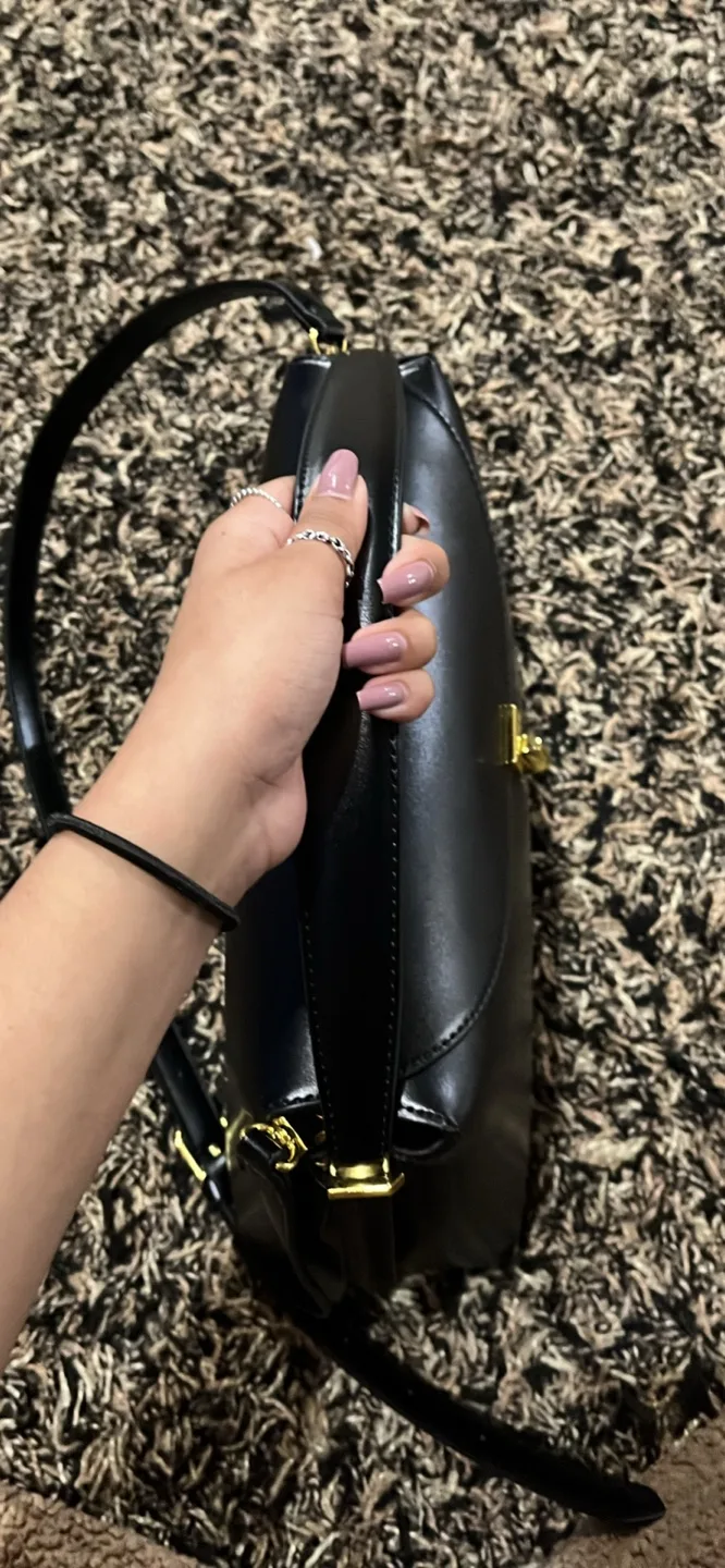 Black Leather Shoulder Bag image indicator(3)