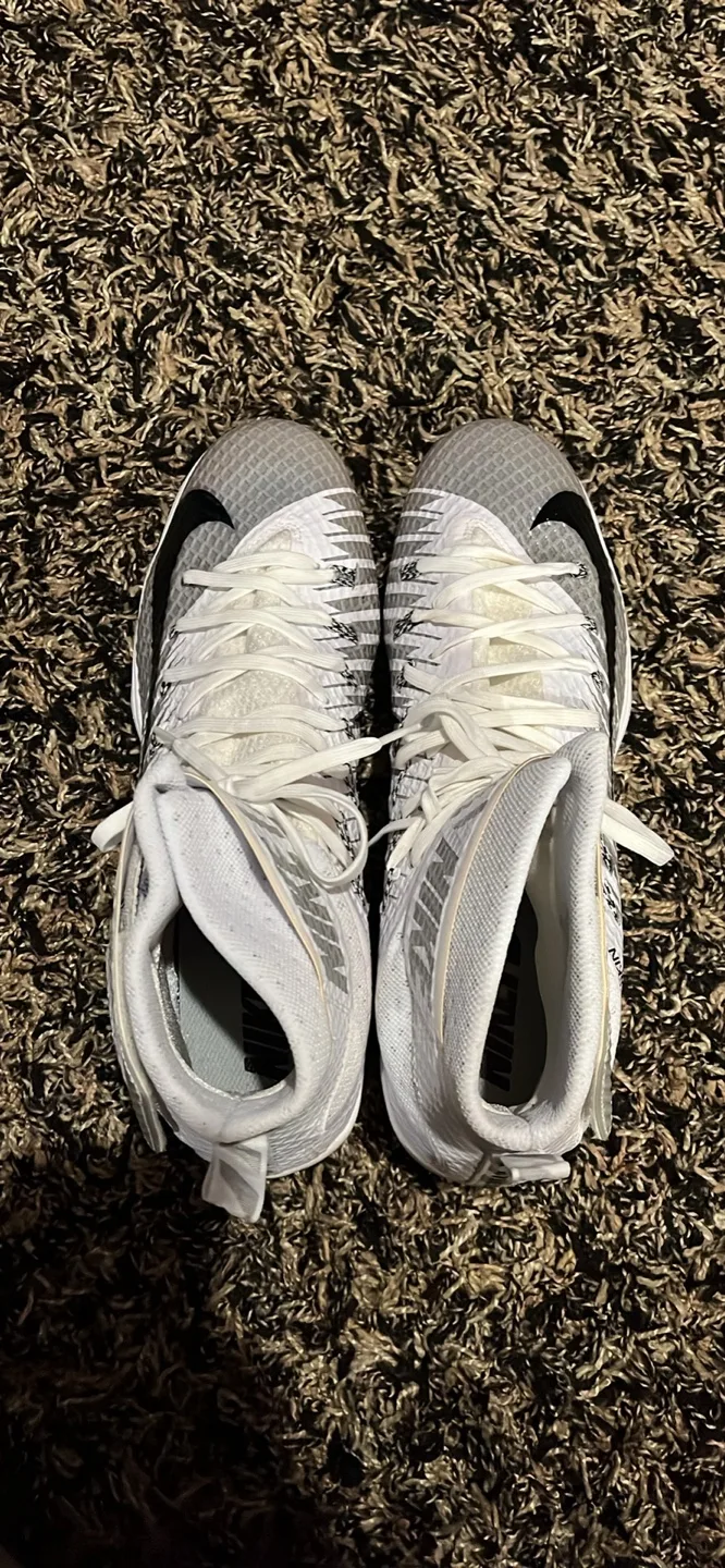 Nike Football Cleats, US Size 15 image indicator(2)