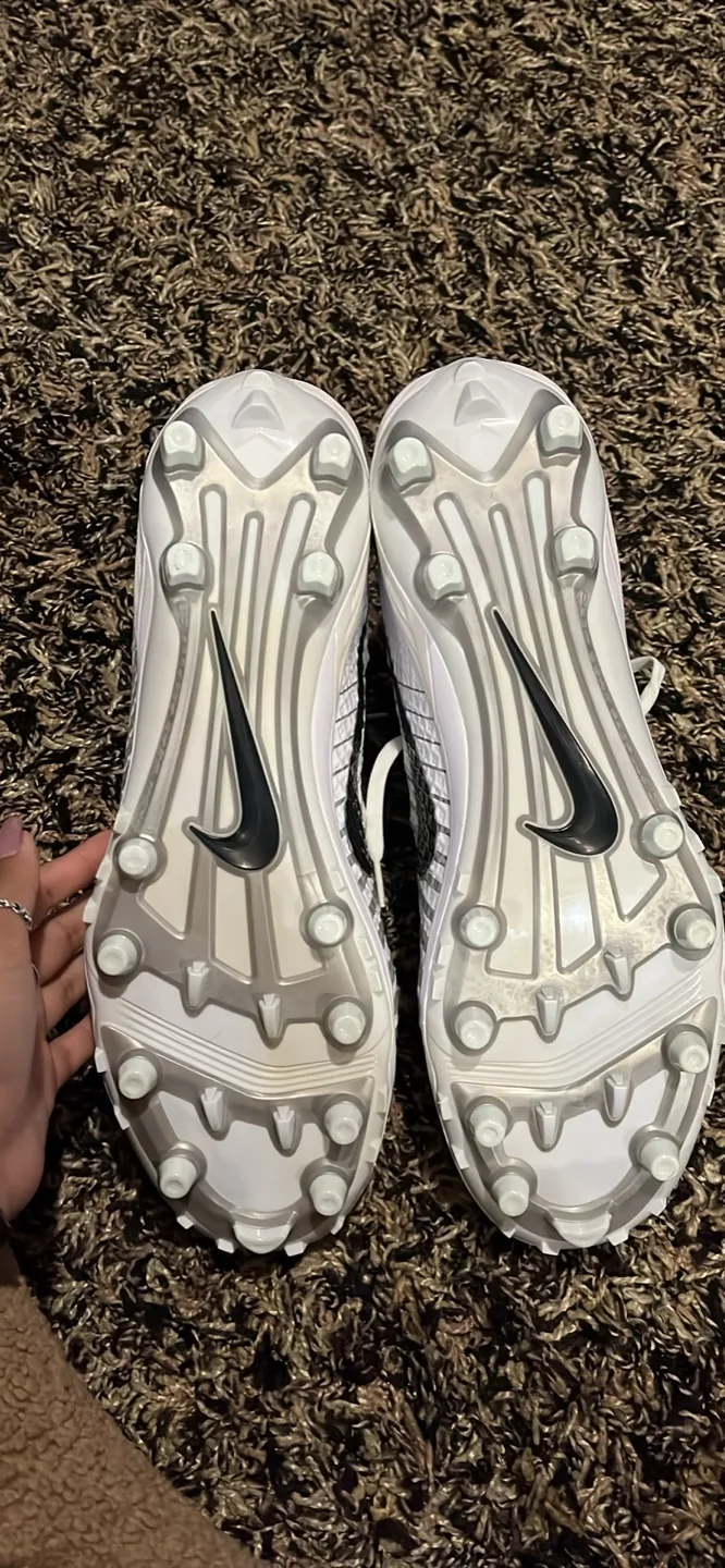 Nike Football Cleats, US Size 15 image indicator(3)