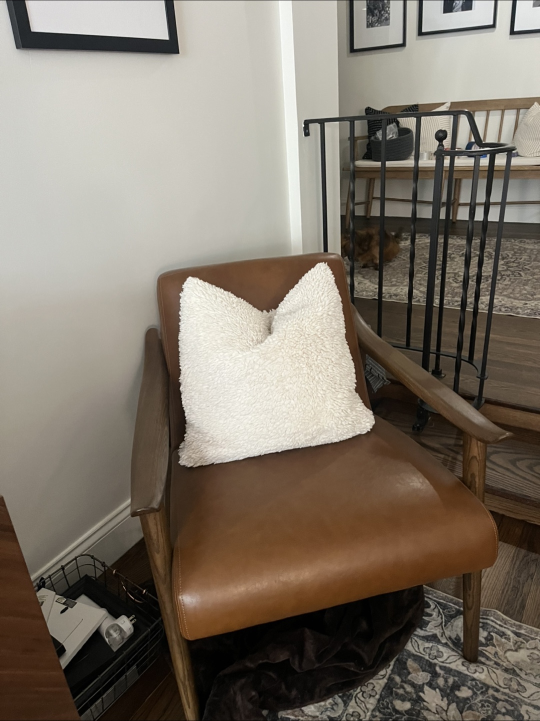✨ West Elm Mid-Century Leather Chair – Excellent Condition ✨