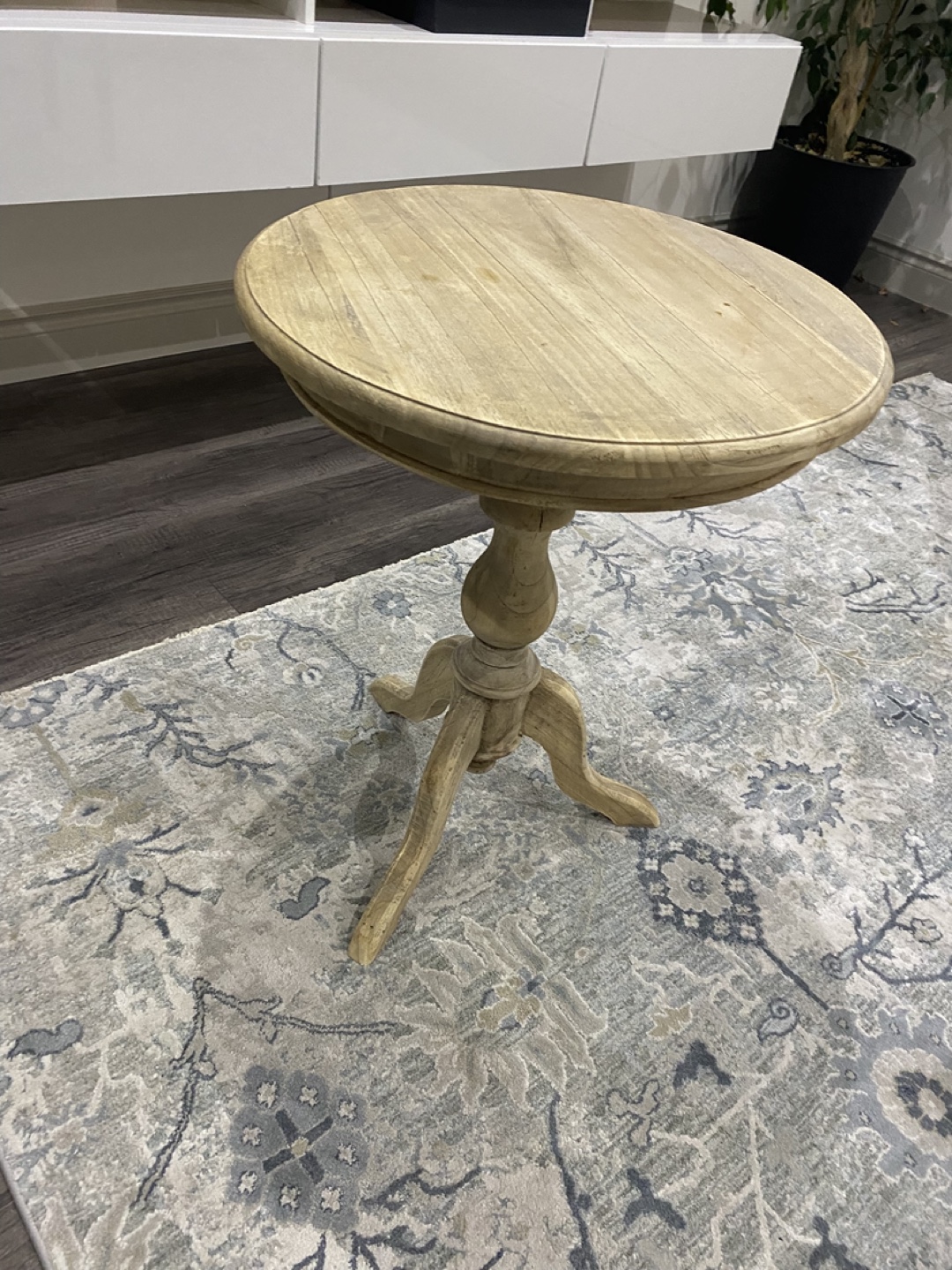Round Wooden Accent Table - photo 3