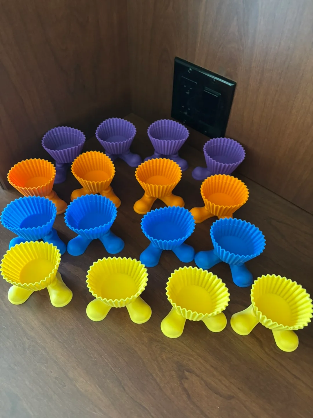 16 New Wilton’s Silicone Silly Feet For Cupcakes/Muffins thumbnail