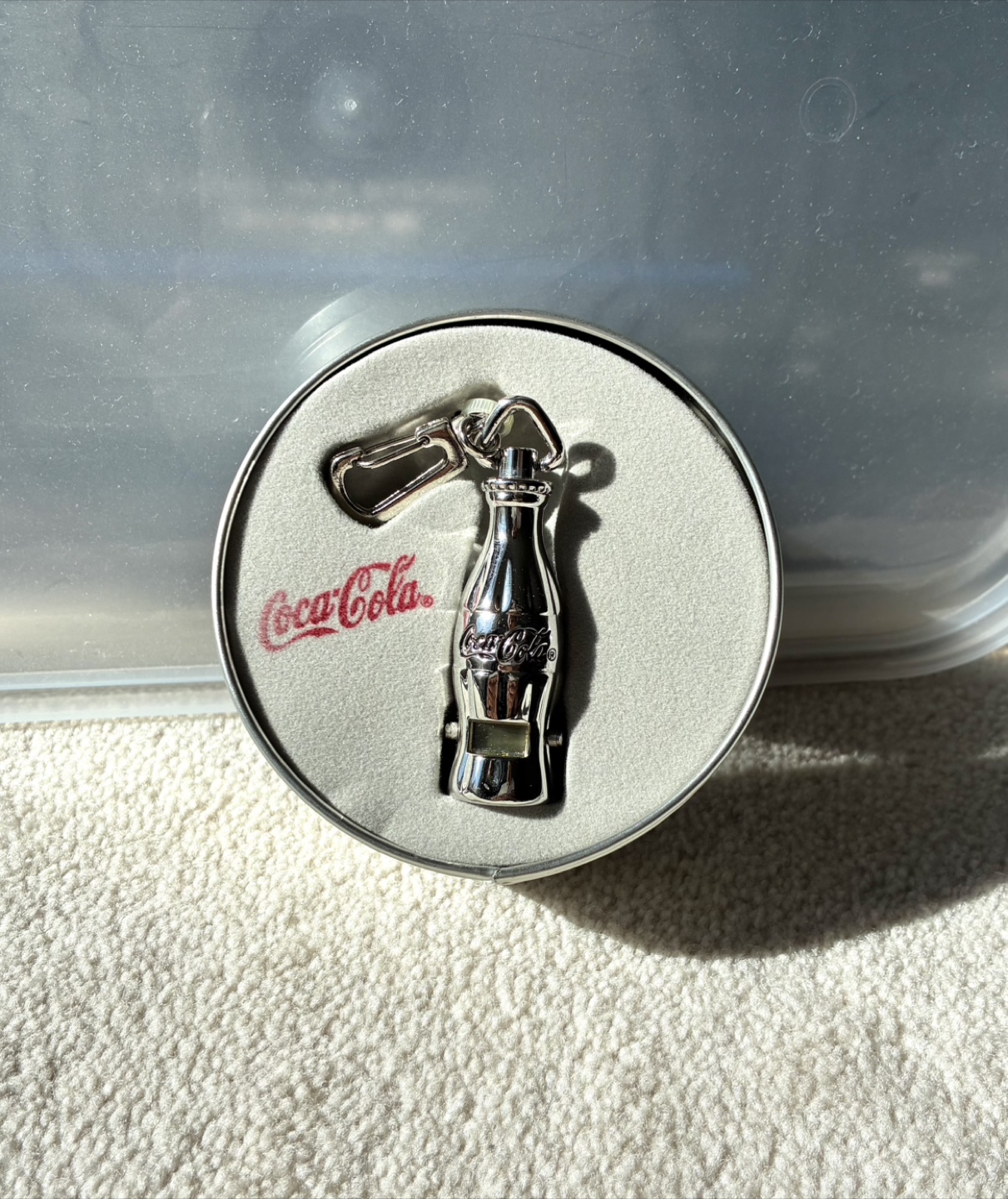 New 2000 Coca-Cola Vintage Bottle Collectible Clock Watch Key - photo 4