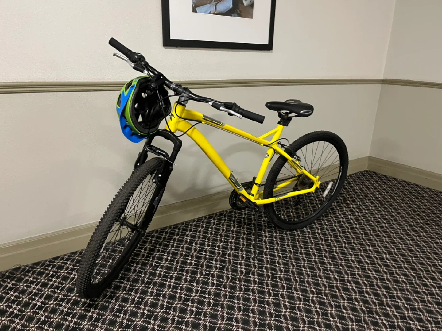 27.5" Mountain Bike - Helmet, lock, soft gel seat included image indicator(3)