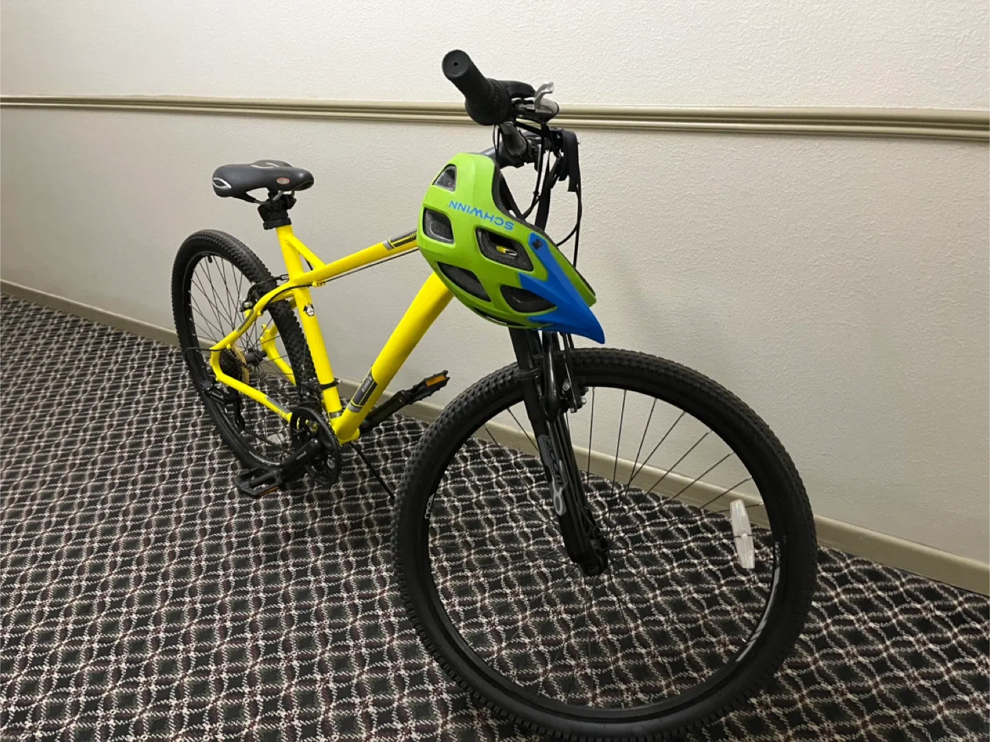 27.5" Mountain Bike - Helmet, lock, soft gel seat included image indicator(2)