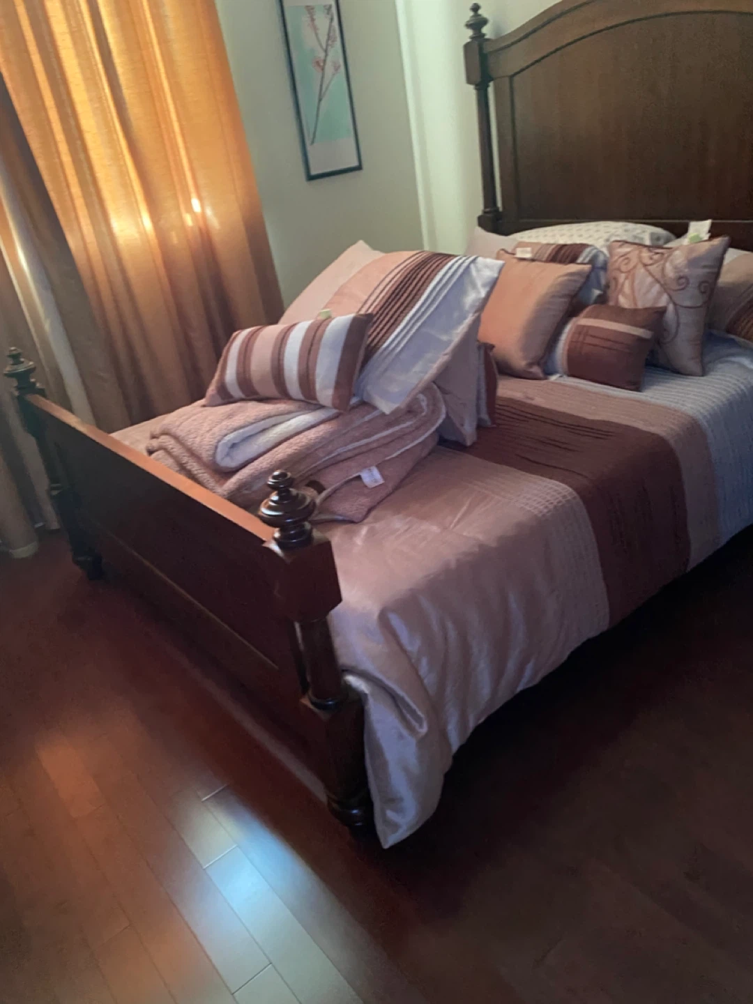 Queen. Bedroom Set. Box spring.