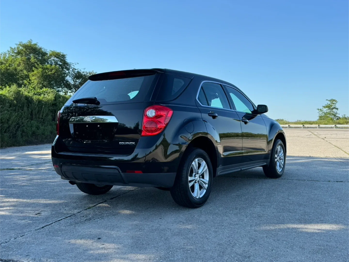 15 Chevrolet Equinox Black SUV 4cyl image indicator(3)