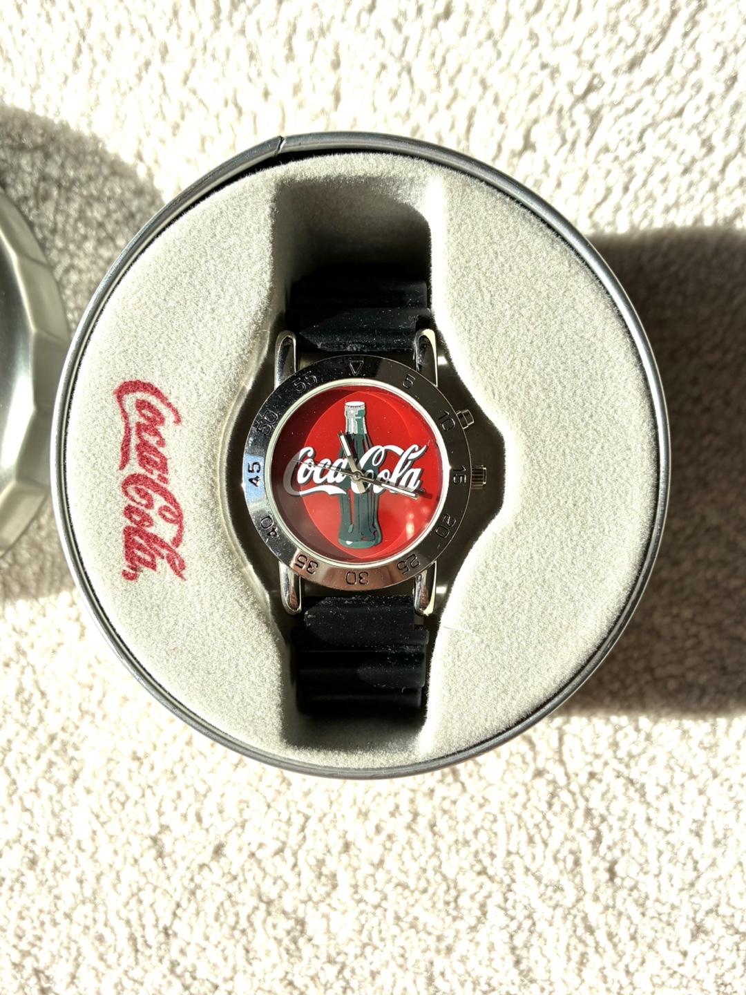 New 2001 Coca-Cola Bottle Vintage Watch, Press Light Collectible - photo 4