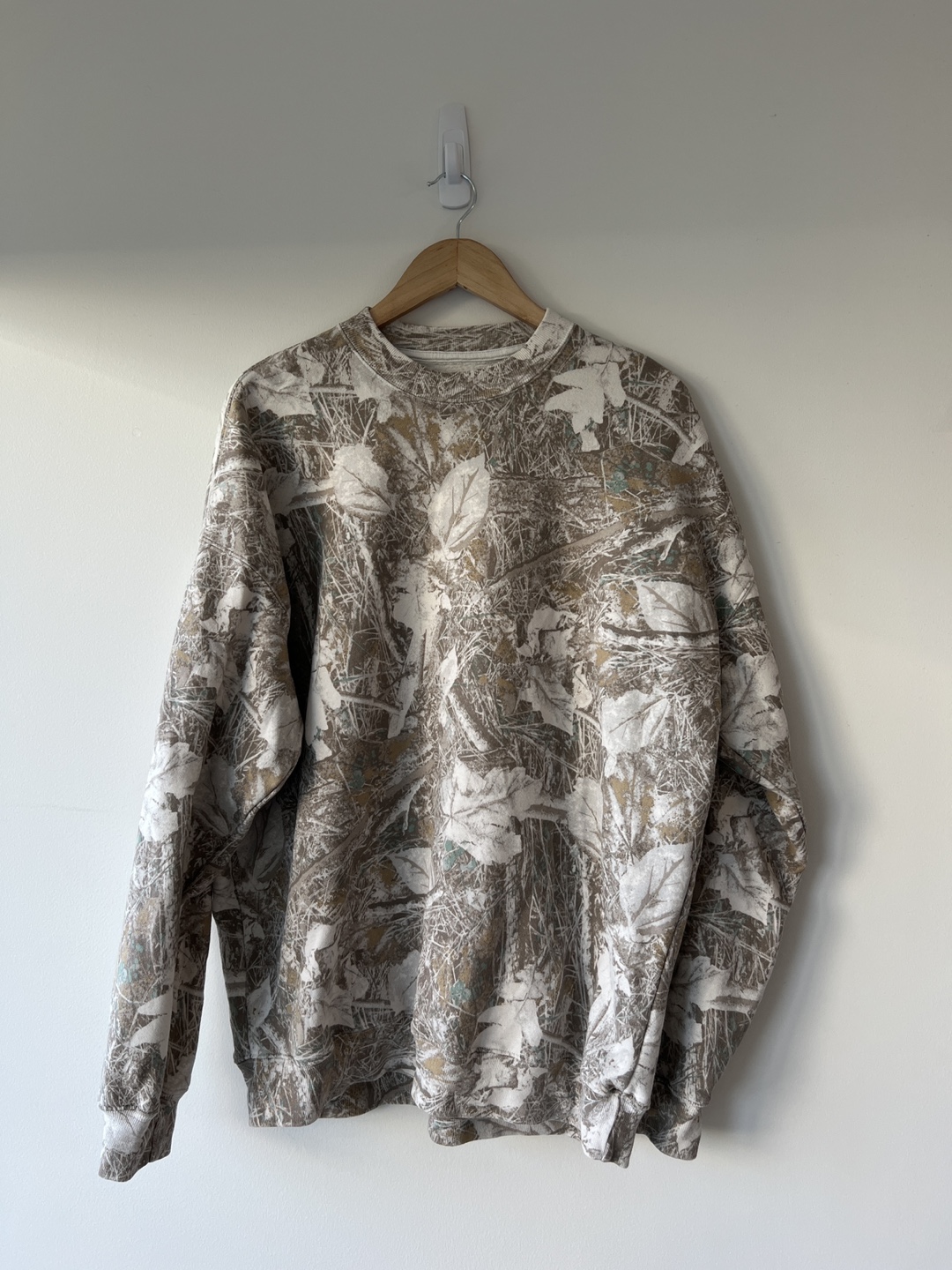 Abercrombie & Fitch Camo Crewneck - Size L Tall