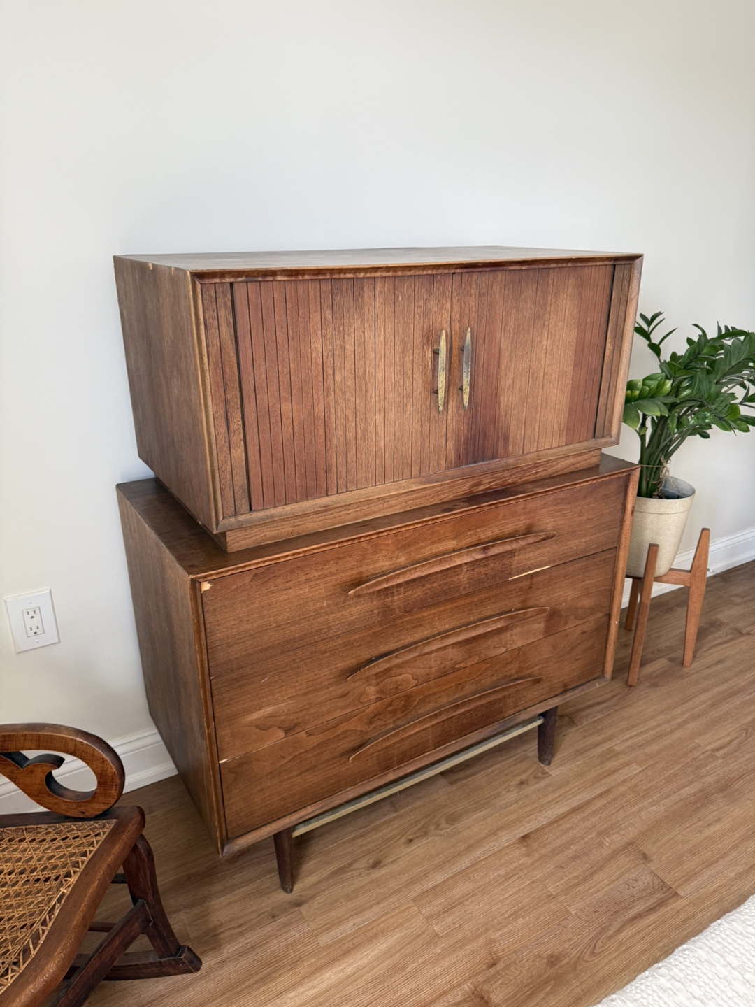 Vintage Mid-Century Modern Dresser Set