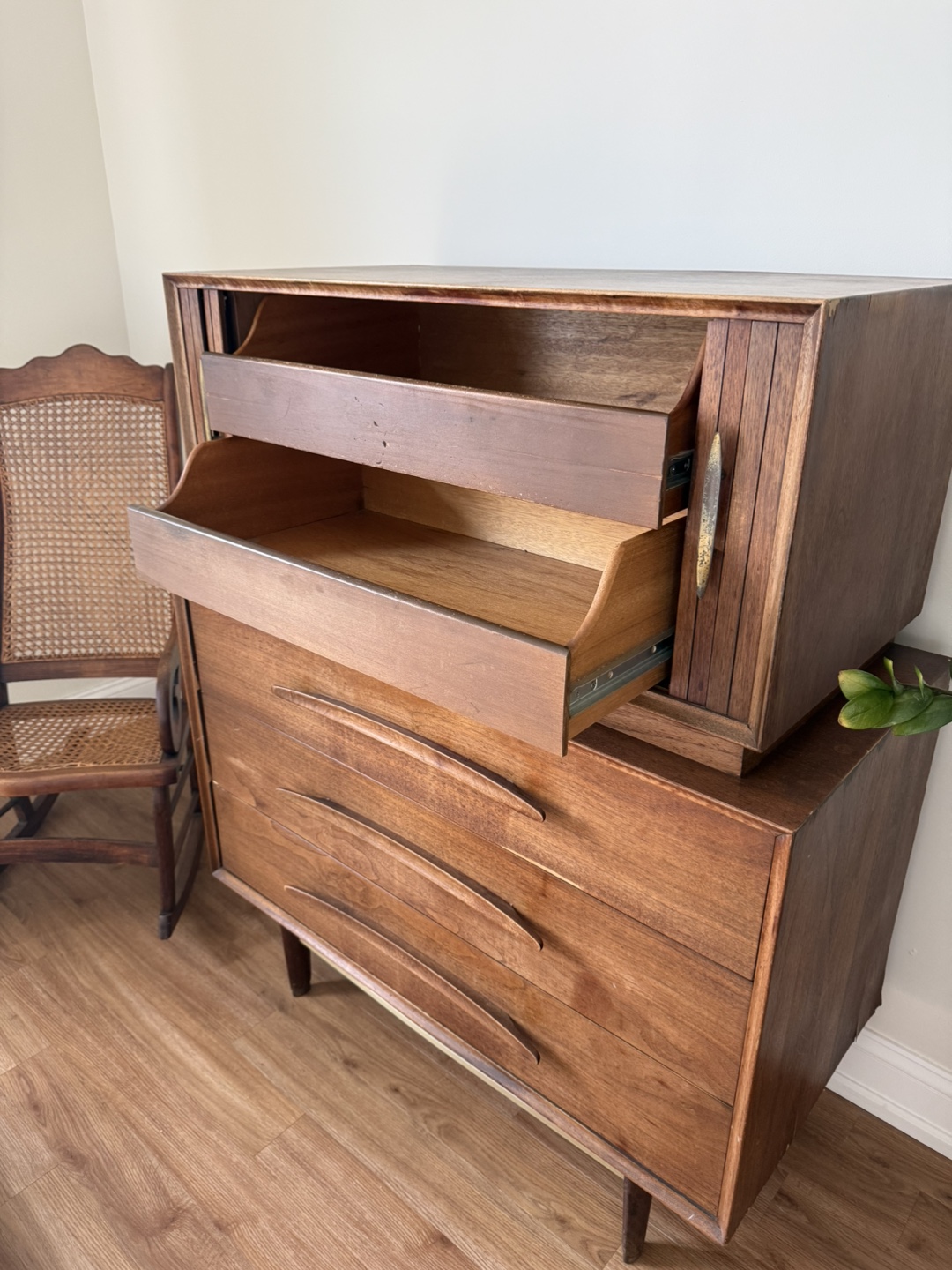 Vintage Mid-Century Modern Dresser Set - photo 2